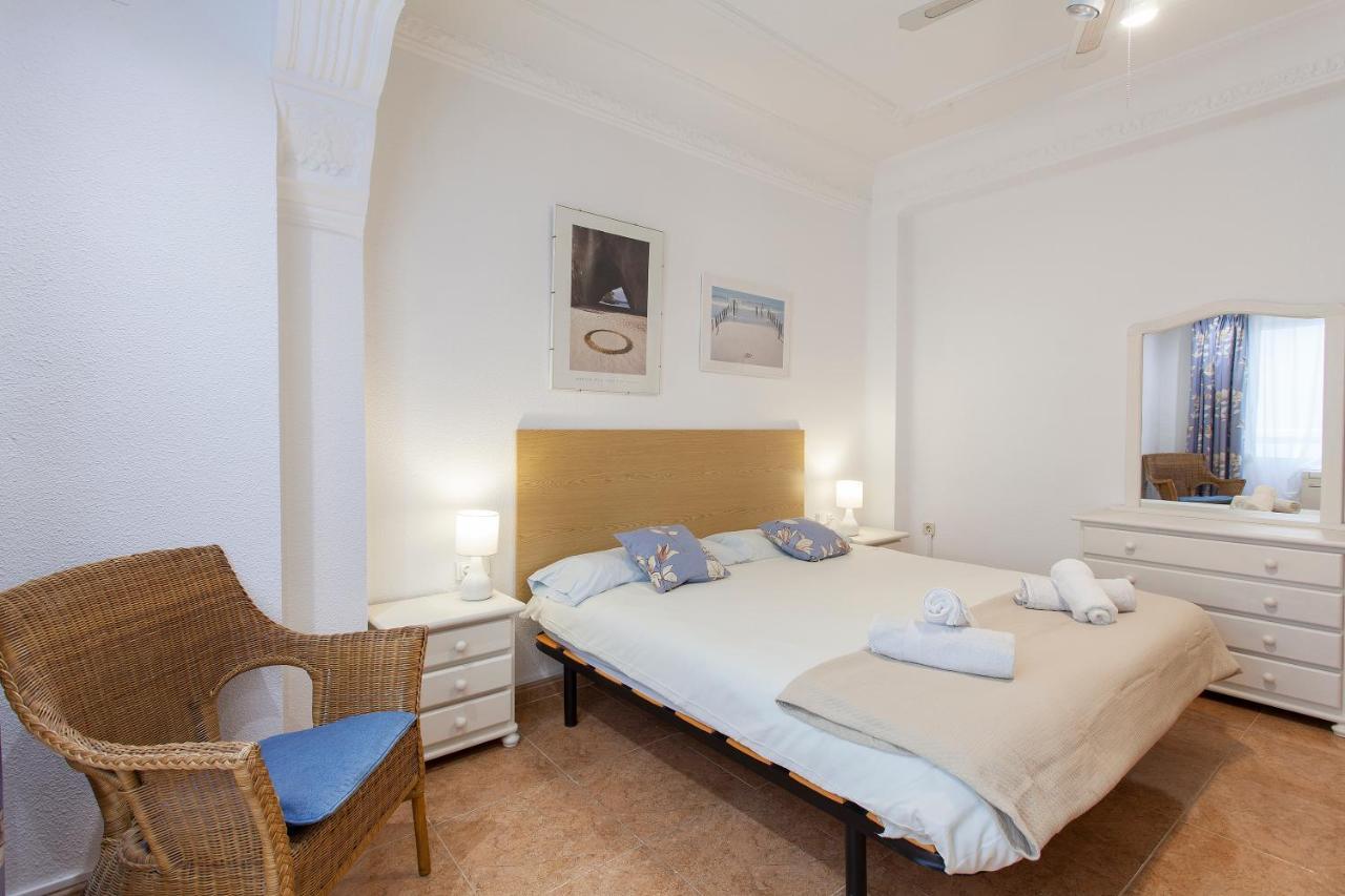 Apartment Near The Marina, Valencia Eksteriør billede