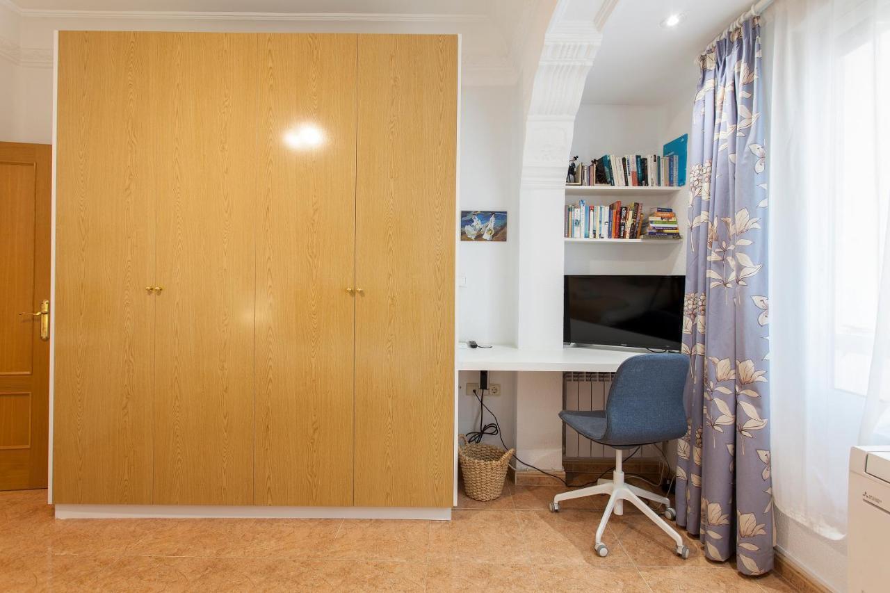 Apartment Near The Marina, Valencia Eksteriør billede